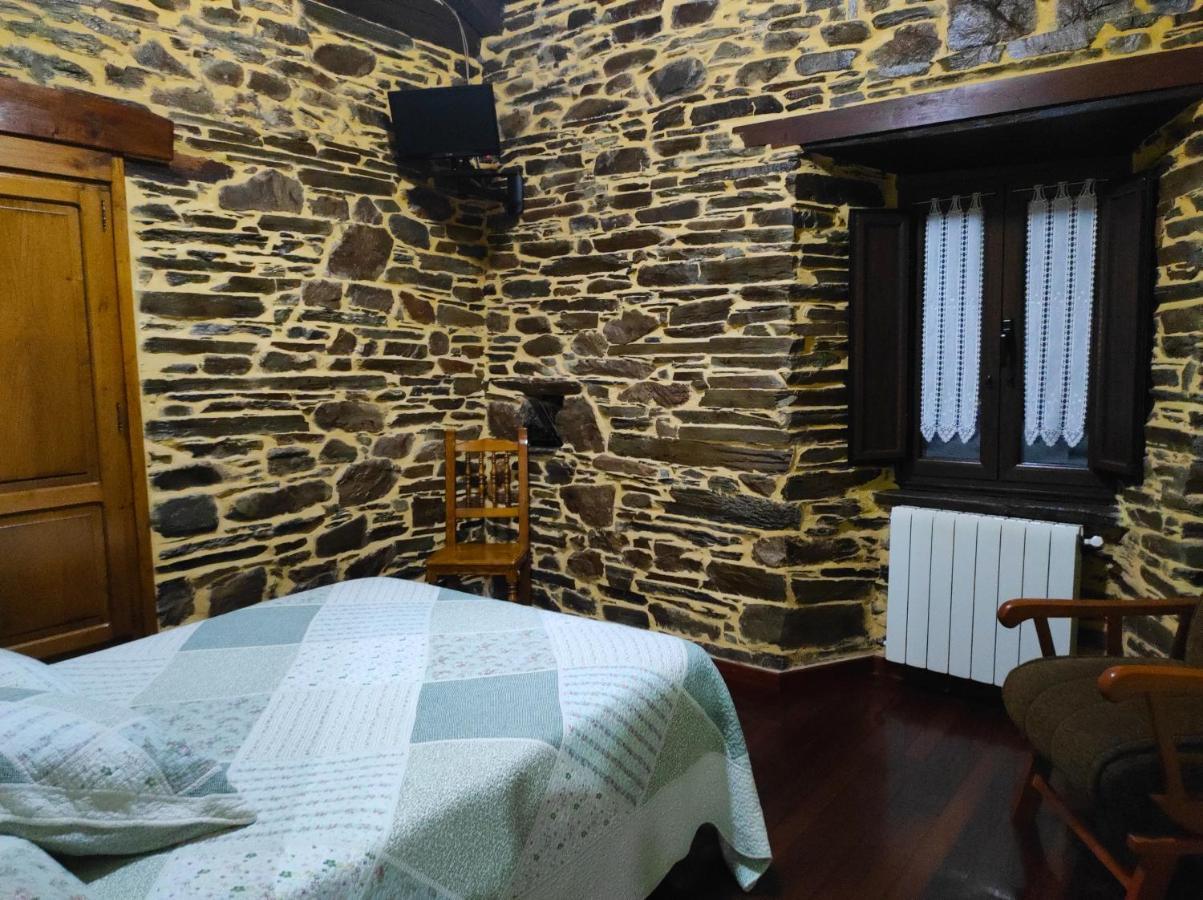 Casa Freixe Apartamentos Rurales ซานตาเอวลาเลีย เด โอสโกส ภายนอก รูปภาพ