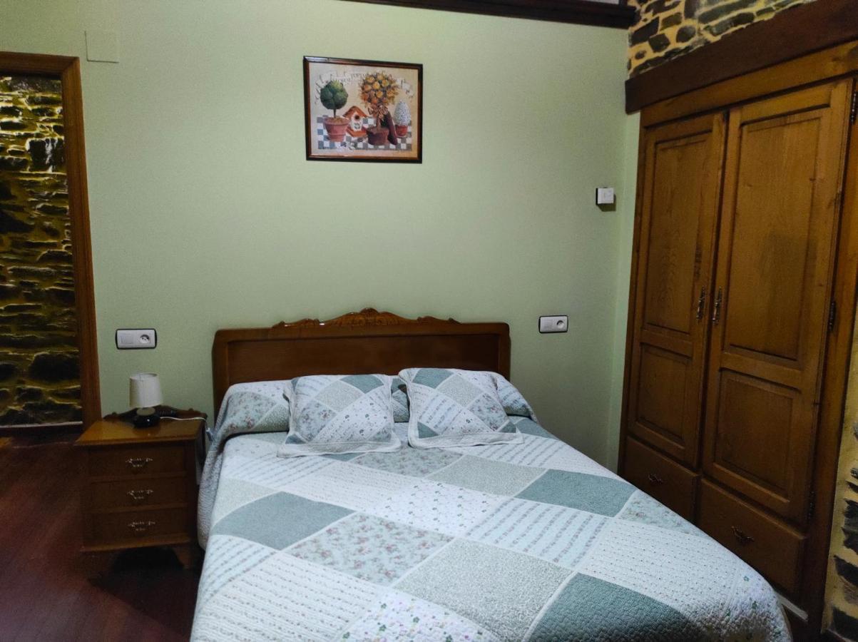 Casa Freixe Apartamentos Rurales ซานตาเอวลาเลีย เด โอสโกส ภายนอก รูปภาพ