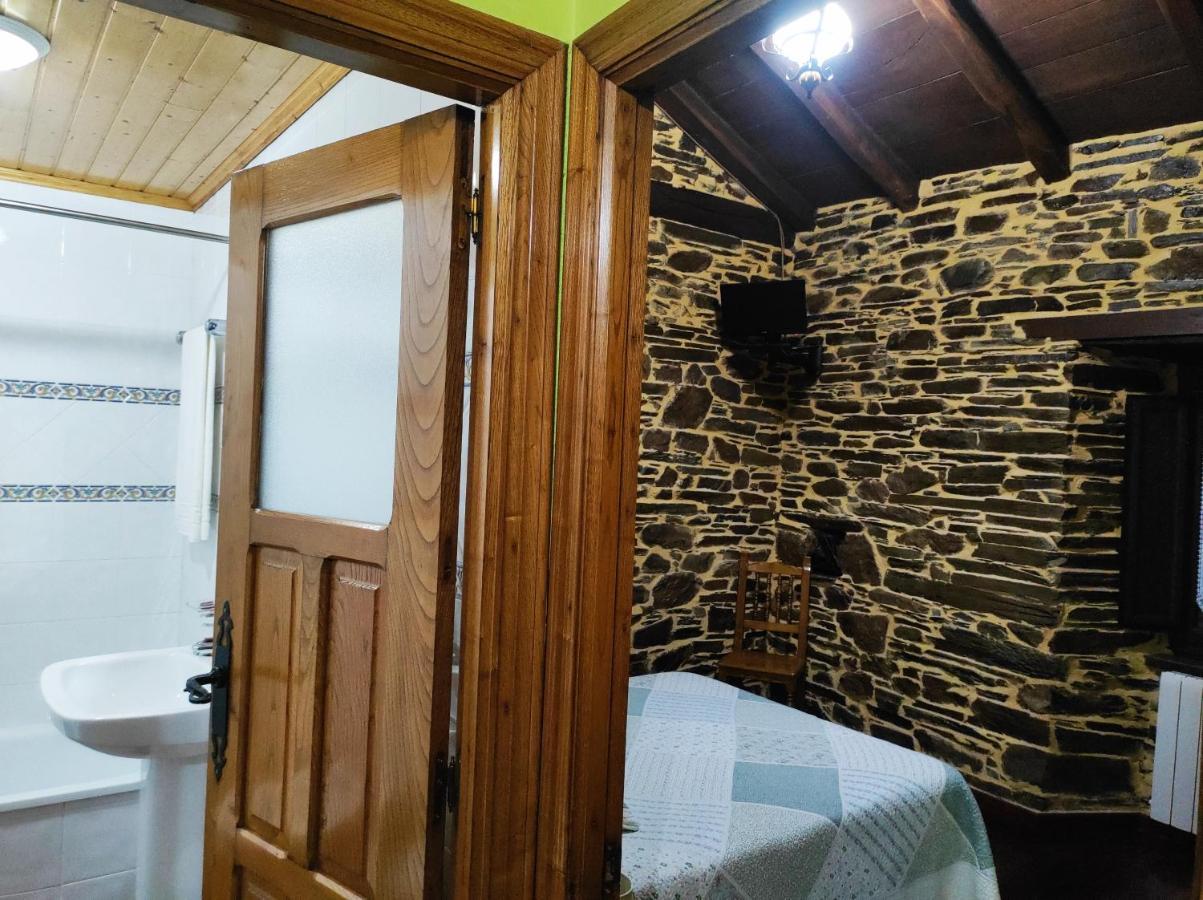 Casa Freixe Apartamentos Rurales ซานตาเอวลาเลีย เด โอสโกส ภายนอก รูปภาพ