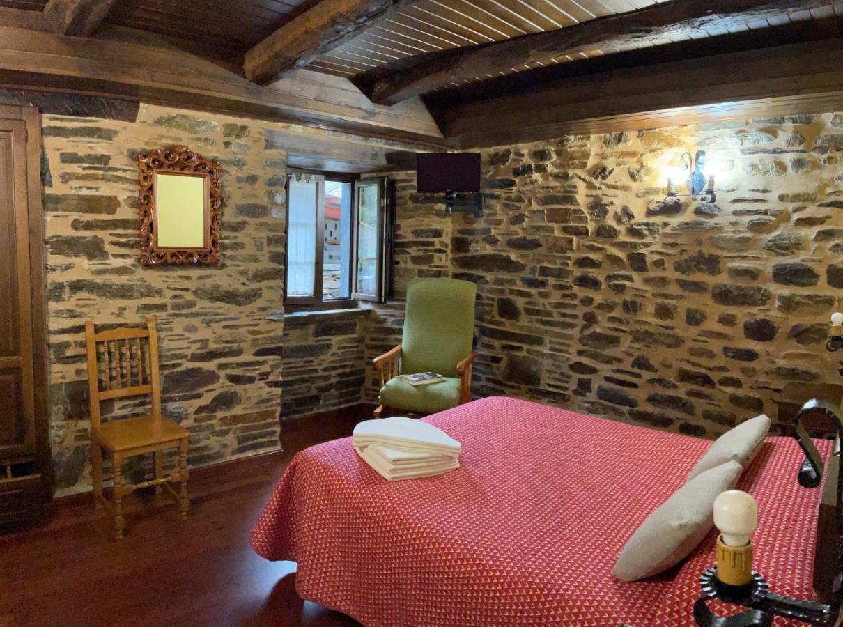 Casa Freixe Apartamentos Rurales ซานตาเอวลาเลีย เด โอสโกส ภายนอก รูปภาพ