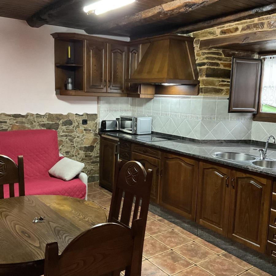 Casa Freixe Apartamentos Rurales ซานตาเอวลาเลีย เด โอสโกส ภายนอก รูปภาพ