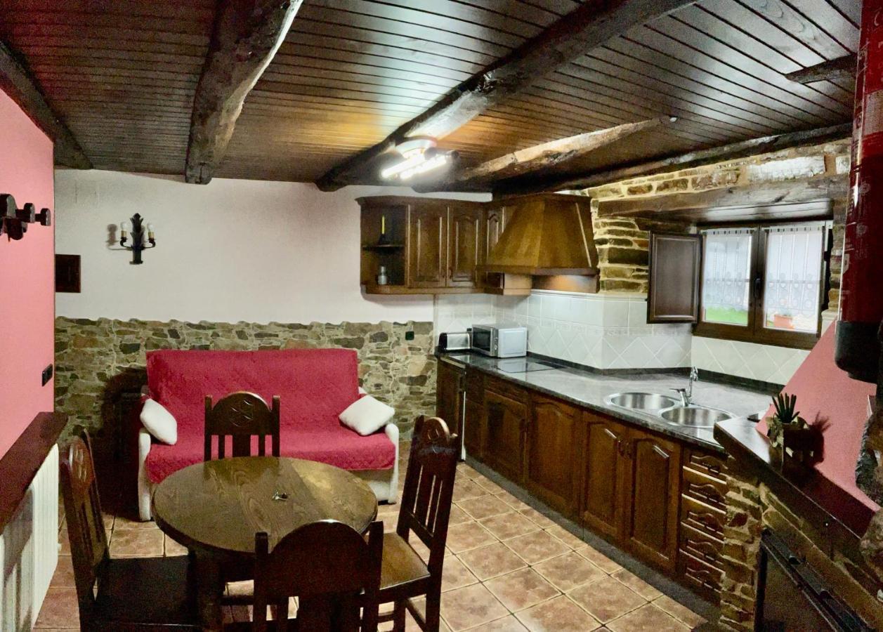 Casa Freixe Apartamentos Rurales ซานตาเอวลาเลีย เด โอสโกส ภายนอก รูปภาพ
